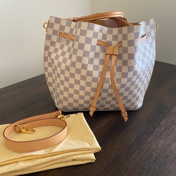 LOUIS VUITTON Girolata Azur - Picture 2 of 14